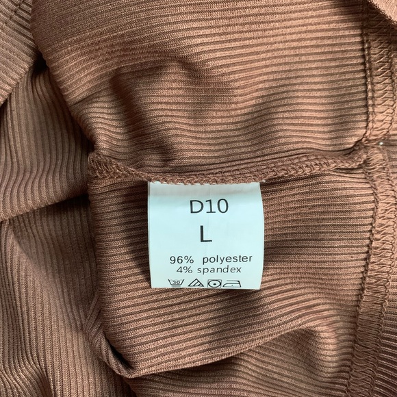 Women’s Brown, Crew Neck, Short Sleeve, Ribbed Crop Top. Brand New-Never Worn. - Picture 4 of 5